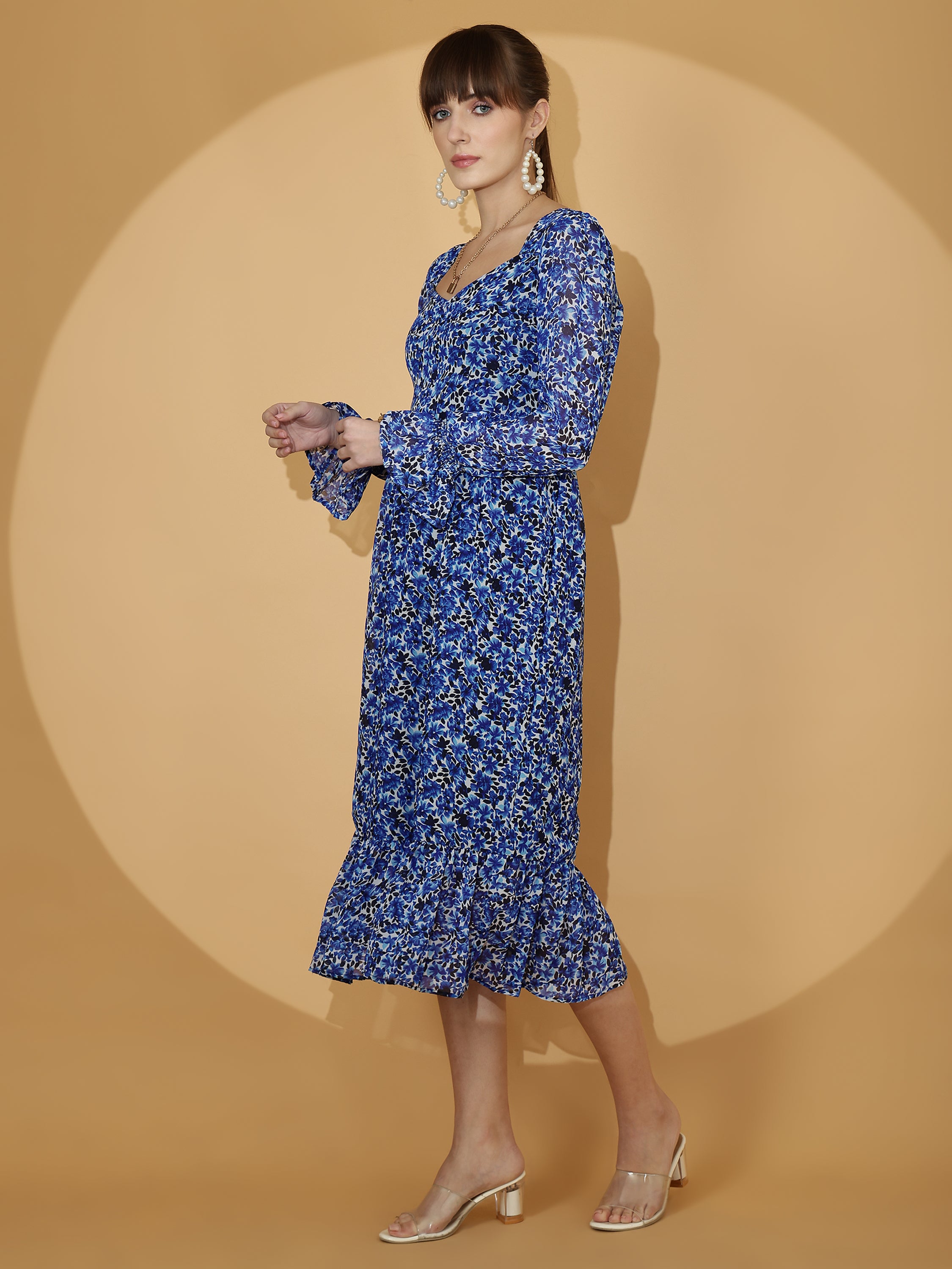Blue Floral Printed Sweetheart Neck Midi Dress