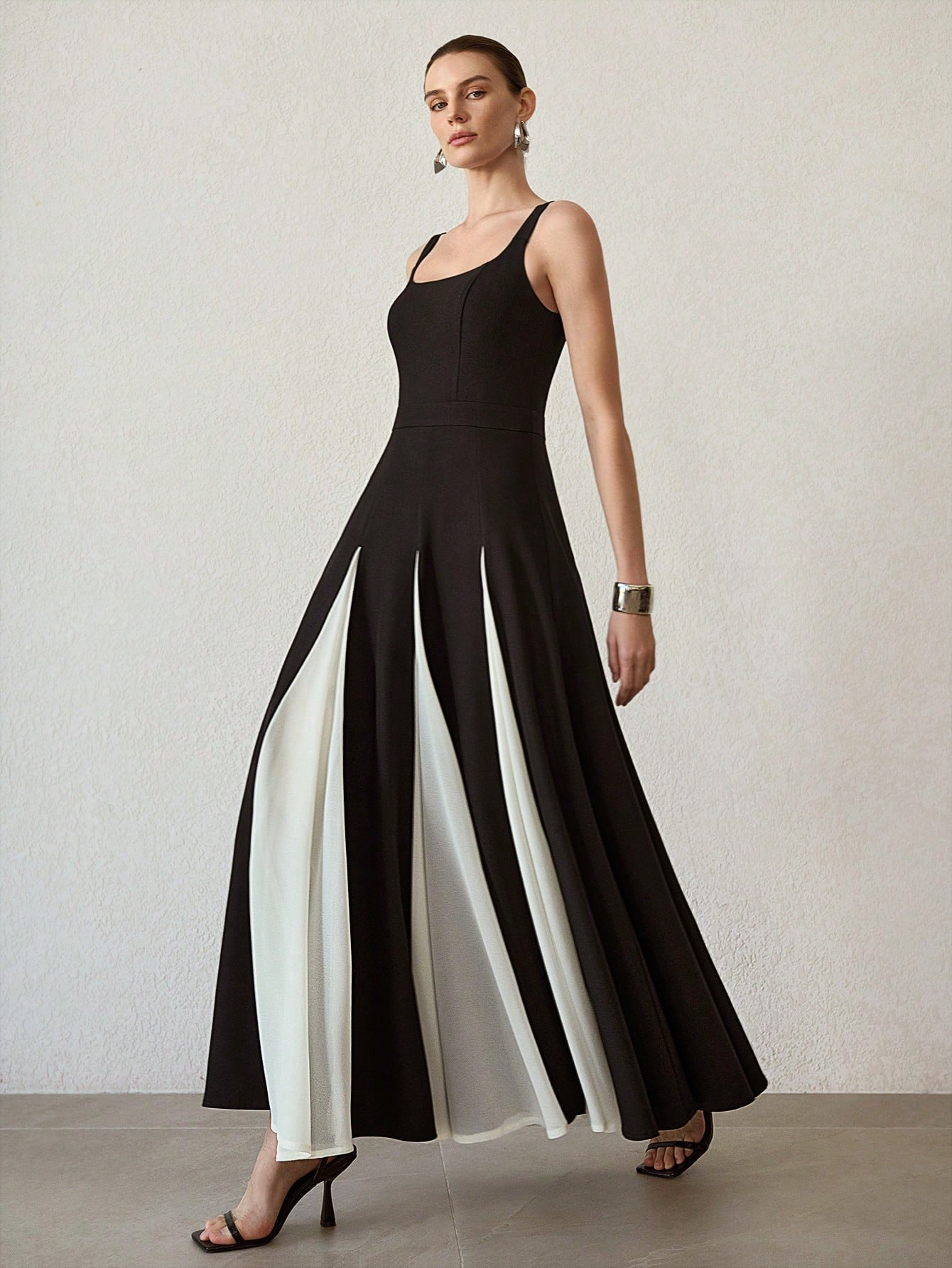 Women Black & White Color Block Maxi Dress With Sleeveless Fit & Flare Long Dress