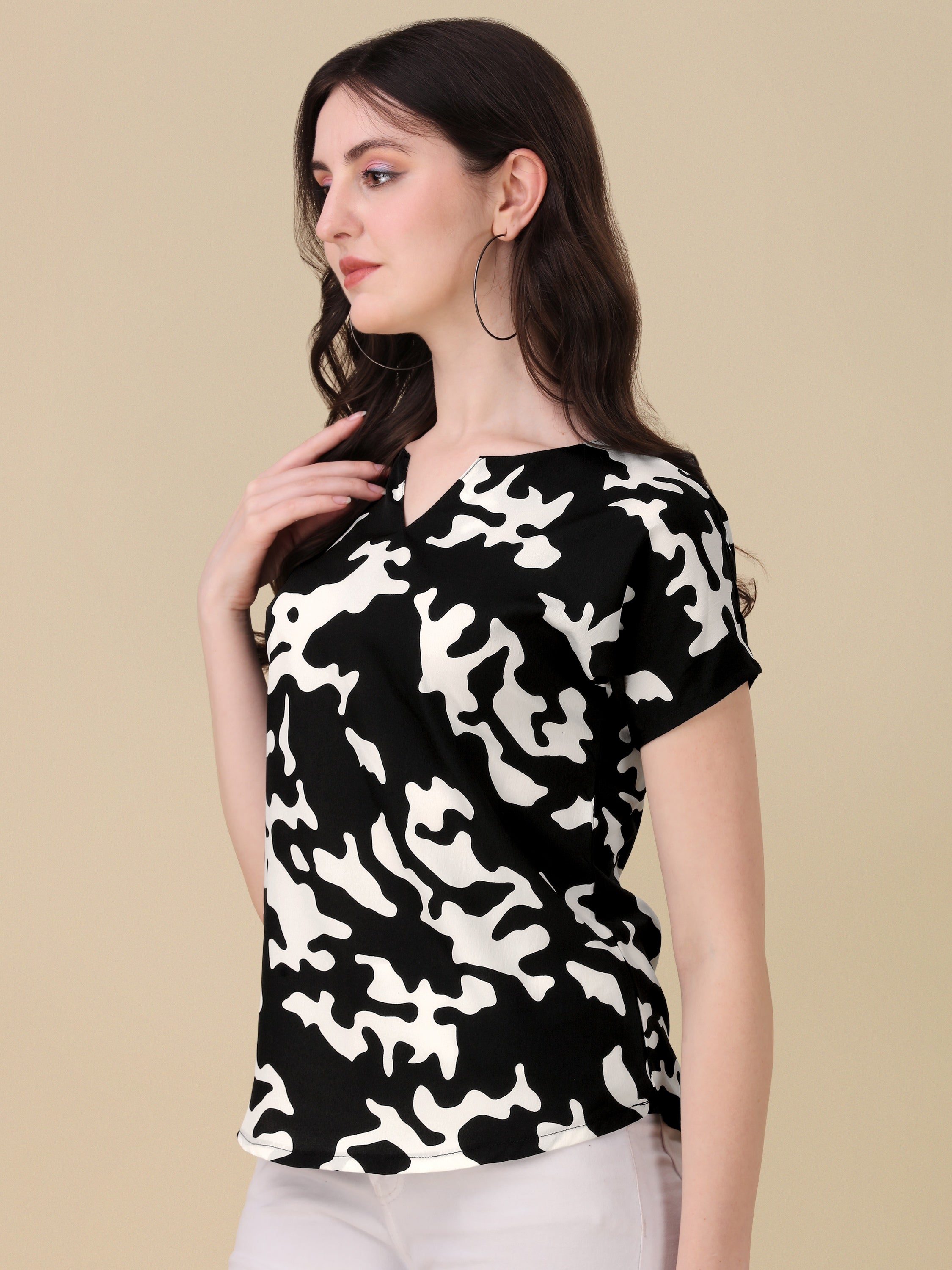 Regular Fit V-Neck Regular Sleeves Printed Women Top