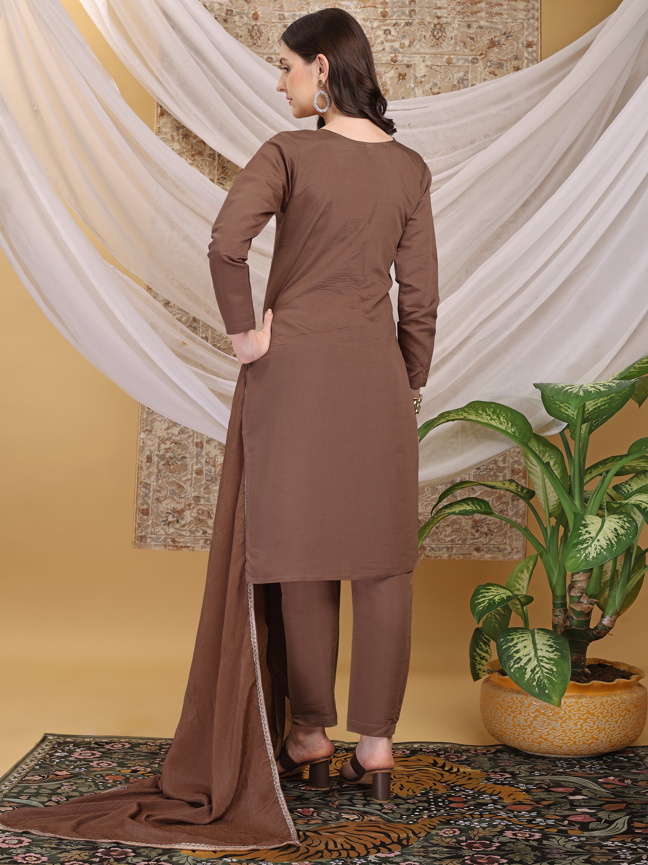 #color_Brown