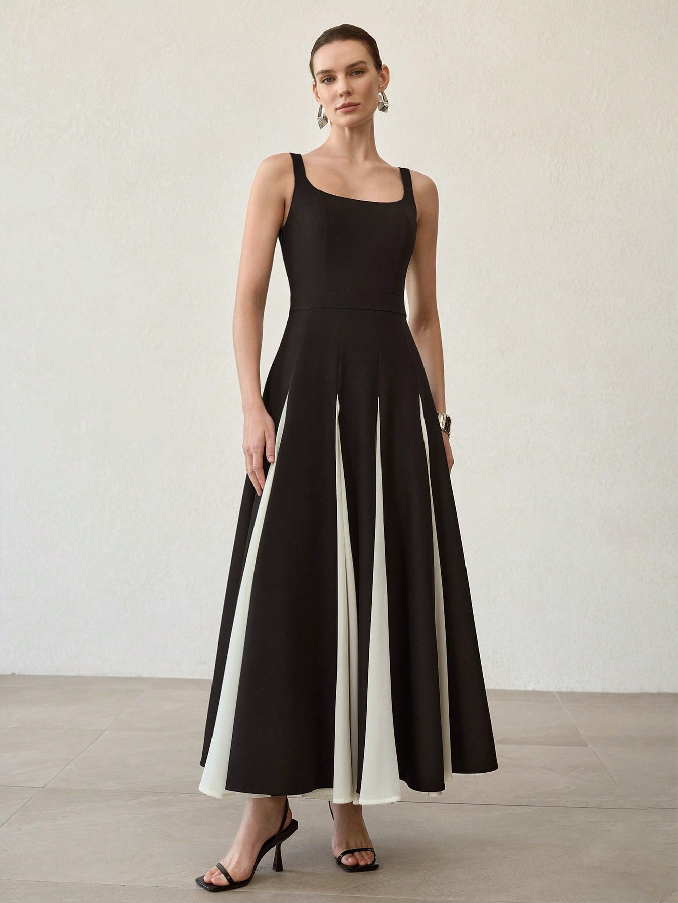 Women Black & White Color Block Maxi Dress With Sleeveless Fit & Flare Long Dress