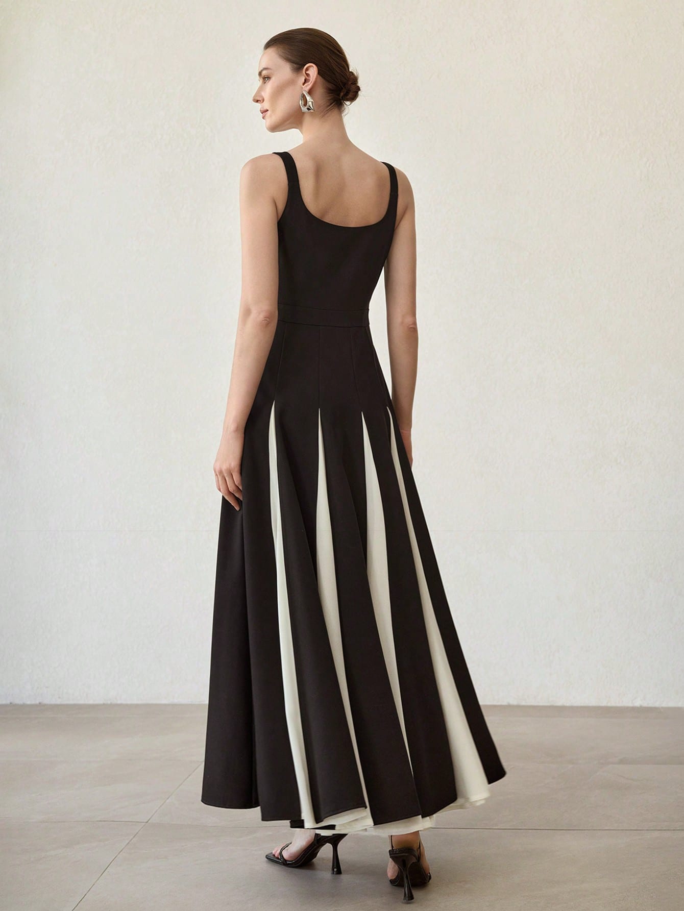Women Black & White Color Block Maxi Dress With Sleeveless Fit & Flare Long Dress